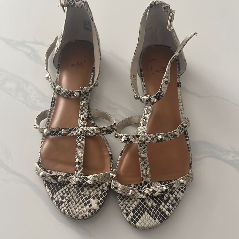 14th & Union Black and Cream Sandals with Strappy Design